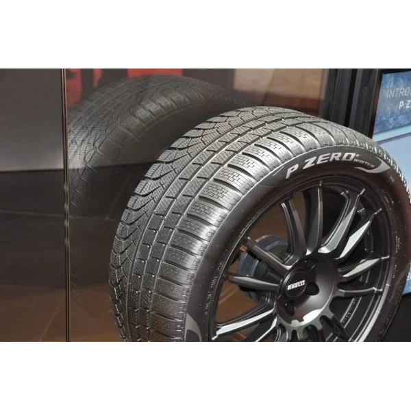 Pirelli отзывы. Pirelli PZERO Winter. Пирелли p Zero Winter 275/35/r19. Pirelli PZERO Winter 255/45r19 104v XL. 285/30r19 Pirelli МО Winter.